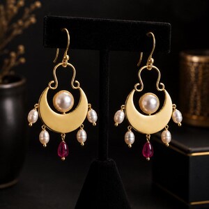 Halbmondförmige Ohrringe mit Perlen und Rubinen, himmlische Hängeohrringe aus 925er Sterlingsilber, handgefertigter Schmuck für Damen, Kronleuchter-Ohrringe