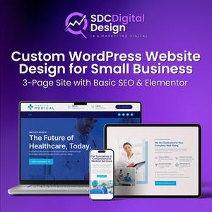 Puede incluir: Una taza de cerámica blanca con un asa negra y el texto "But First, Coffee" en negrita negra. La taza se encuentra sobre un fondo borroso, sugiriendo un ambiente acogedor.