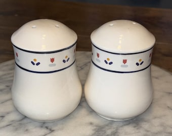 Salero y pimentero vintage de JCPenney de los años 80, con diseño de fronteras campestres, fabricado en Japón.