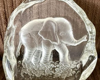 VTG 80s Reverse Intaglio Elephant Paperweight Clear Impressed Art Glass  3.5"