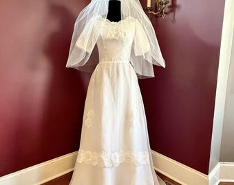 VTG 60s MCM Lace Pearl Taffeta Organza Wedding Dress Removable Train Veil UNION!