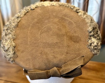 Sombrero tipo pastillero de lana de cordero marrón con peine, estilo vintage de los años 50 de MCM para mujer. ¡Artículo raro!