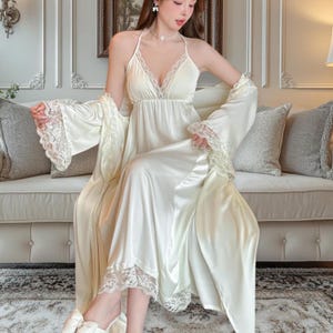 Bridal Satin Robe & Slip Set with Lace Trim – White Long Nightgown Lace Kimono, Elegant Sleepwear, Honeymoon Lingerie, Bride Getting Ready