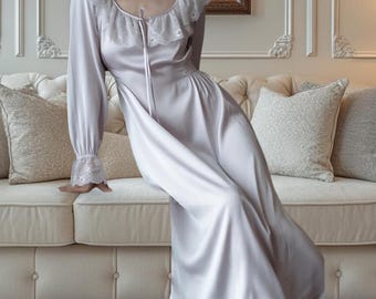 Camisón de novia victoriano: bata de boda de satén con ribete de encaje