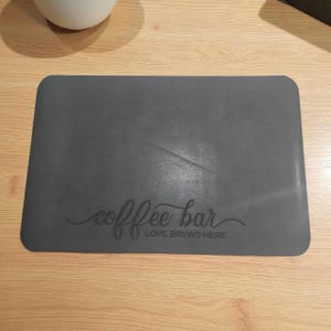 Kaffebarmatta – Graverad design, 30x43 cm