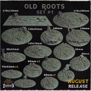 Peut inclure: Un ensemble de socles miniatures gris et texturés intitulé OLD ROOTS SET #1. Le lot comprend diverses bases circulaires et rectangulaires avec des motifs de racines complexes, aux dimensions indiquées de 60mm à 170x110mm.