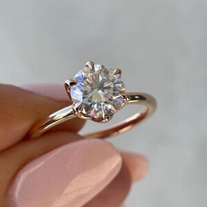 Round Diamond Solitaire Ring, 1.5 CT Round Cut Lab Grown Diamond Engagement Ring For Women, IGI Certified Diamond Yellow Gold Ring Round Cut