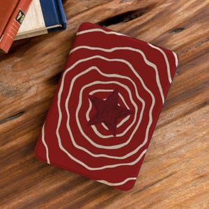 Mjukt fodral med rött och krusade kanter till Kindle Paperwhite 12:e, 11:e, 2024-fodral, Kobo Clara Libra-fodral, abstrakt julläsare