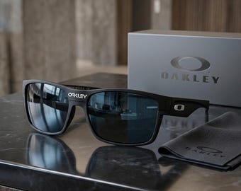 NEW*Oakley Two Face Black/Grey Polarized Sunglasses 9189-46 (No Box)