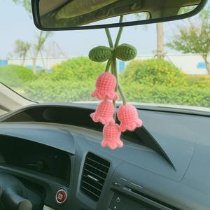 Percha de ganchillo con forma de lirio de los valles para espejo retrovisor, accesorio de regalo, percha de ganchillo para espejo, decoración floral, abalorio bohemio para coche, decoración única, regalos
