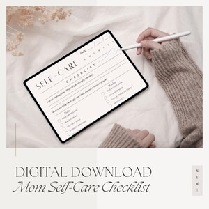Könnte beinhalten: Eine digitale Selbstpflege-Checkliste auf einem Tablet mit dem Text "Self-Care Checklist". Die Checkliste enthält tägliche und wöchentliche Selbstpflegeaktivitäten. Die Wörter "Digital Download" und "Mom Self-Care Checklist" sind ebenfalls sichtbar.