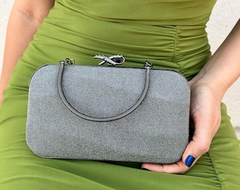 Bolso de mano de noche brillante color gris plomo: bolso elegante y formal para bodas y fiestas.