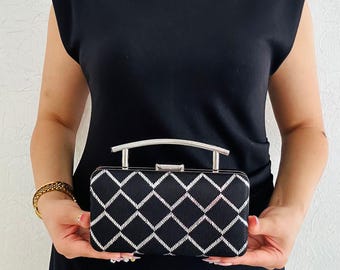 Sac à Main De Soirée Vintage Noir Satin Avec Broderies Fleurs Et Perles - Marque Knot - Occasion