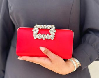 Bolso de mano nupcial de satén rojo: elegante bolso cruzado para bodas y fiestas.