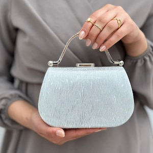 Silver Glitter Evening Clutch Bag: Metallic Party Handbag with Chain