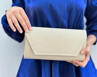 Clutch de boda dorado iridiscente: elegante bolso de noche para novias