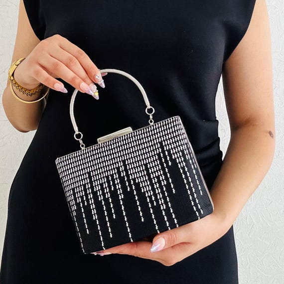 Sither ラインストーン ハンドバッグ パース 女性用 イブニングハンドバッグ パース クリスタル タッセル クラッチ パース イブニングバッグ  レディースイブニングクラッチバッグクラッチラインストーンウェディングフォーマルカクテルクラッチバッグハンドバッグパ ... 女性用サテンイブニングクラッチ – ラインストーン付きのエレガントなフォーマルパース、ショルダーストラップ、結婚式やプロムに最適