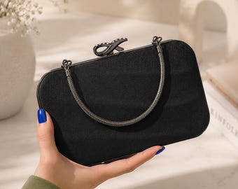Bolso de mano negro para la noche: elegante bolso para invitada de boda con correa de cadena desmontable.