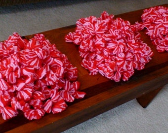 Hofmann & Leavy, Inc. Yarn Pom Poms, Pink and Red, 300+