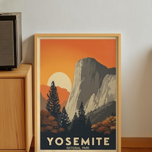 Puede incluir: Póster enmarcado del Parque Nacional de Yosemite. La obra presenta un paisaje montañoso con una puesta de sol en tonos naranja y amarillo. El texto "YOSEMITE NATIONAL PARK" está en la parte inferior.
