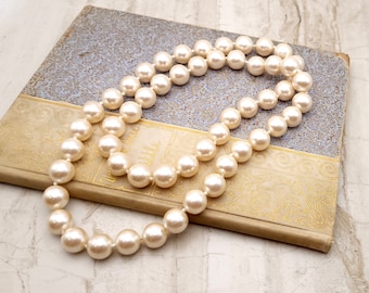 Vintage Chunky Ivory Faux Pearl Necklace