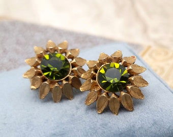 Vintage Peridot Green Rhinestone Flower Clip-On Earrings - Gold Tone Sunflower