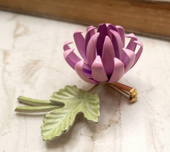 Vintage Pinkish Lavender Chrysanthemum Brooch Pin… - image 2