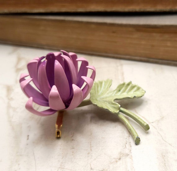 Vintage Pinkish Lavender Chrysanthemum Brooch Pin… - image 3