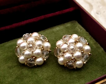 Vintage Kramer Faux Pearl Cluster Bead Clip-On Earrings - Clear Bead and Faux Pearl in Gold Tone Settomgs