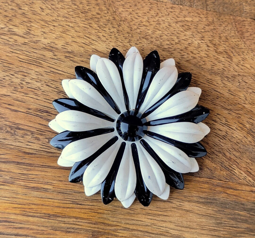 Vintage Black and White Daisy Brooch Pin Enameled Metal Flower Pin Etsy