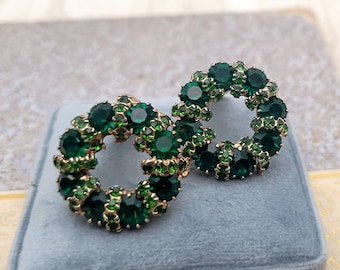 Vintage Weiss Green Rhinestone Circle Clip-On Earrings - Formal, Prom, Fancy Statement Earrings - Green Rhinestone Wreath Earrings