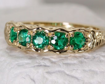 Emerald Ring, 18k gold, scroll details, 0.75 carat of emeralds