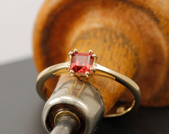 Square Garnet ring solitaire 14k yellow gold, 0.41 ct, 4mm