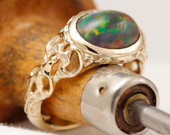 Welo Black Opal Ring: 14k Yellow Gold, Gothic Sculpted Design, Size 6.5