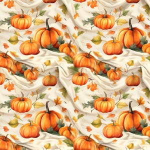 Może przedstawiać: Powtarzający się wzór pomarańczowych dyni i jesiennych liści na kremowej tkaninie. Dynie różnią się wielkością i są otoczone zielonymi i żółtymi liśćmi, tworząc jesienny motyw żniw.