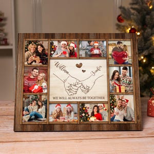 Puede incluir: Un collage de fotos enmarcado en madera con múltiples fotos familiares. El centro presenta un dibujo de dos manos tomadas de la mano, con los nombres "William" y "Jennifer" y el texto "WE WILL ALWAYS BE TOGETHER".