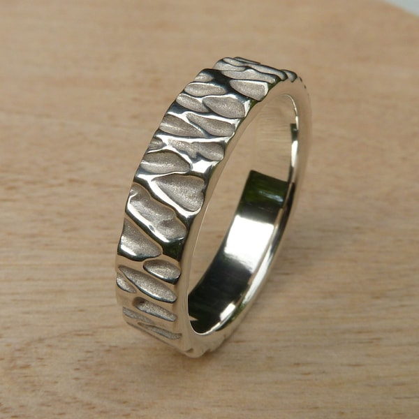 Willow Tree Bark Band Ring in 10kt Gold, 5mm Wide Band