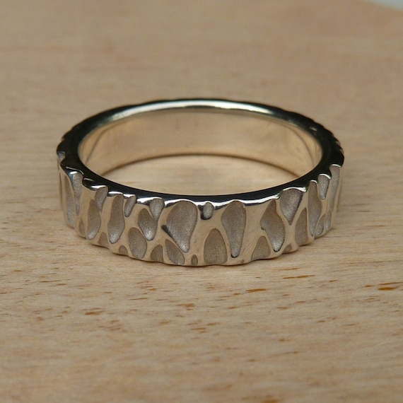 10kt Yellow Gold Security Jewelers 10k Yelllow Gold 5mm Half Round Band Ring Size 9.5