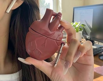Minimalist Heart AirPods Case: Clear Vegan Protective Cover