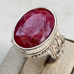 Anello fatto a mano con rubino naturale, argento sterling 925, 19 x 14 mm, 12,6 g, taglia US 10.5, stile islamico, boho, cabochon ovale solitario, idea regalo.