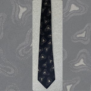 Adolfo svart ekologisk geometrisk slips, ton-i-ton slips i paisleystil, klassisk bredd i vintage-siden
