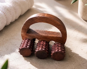 Wooden Hand Massager Roller Handheld Massage Roller Deep Tissue Muscle Massager Reflexology Massage Tool Palm Foot Back Therapy