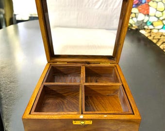Caja de especias de madera con 4 compartimentos, organizador de cocina Masala Dabba, contenedor de almacenamiento hecho a mano de 8 x 8 pulgadas.