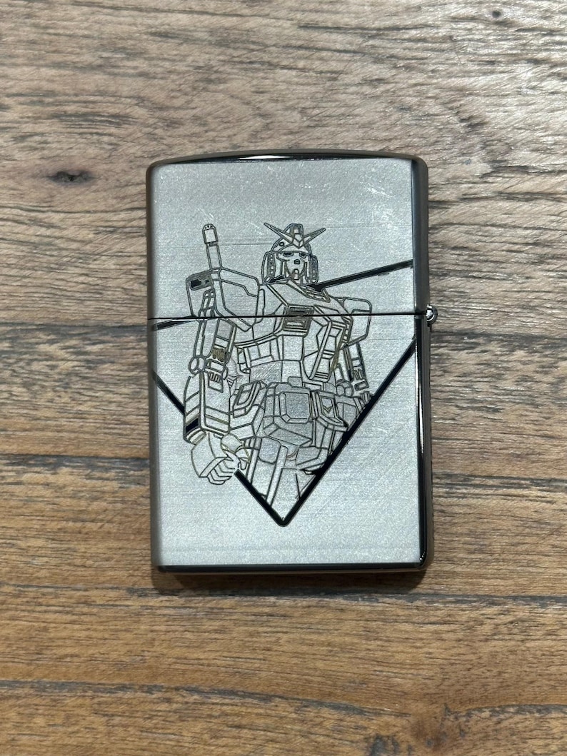 Anpassad lasergraverad Zippo-tändare – Gundam-tema, 5-sidig design bild 2