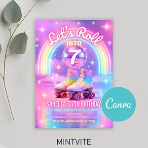 Może przedstawiać: Żywe zaproszenie na 7. urodziny. Projekt zawiera tęczę, rolki i tekst "Let's Roll Into 7". Dodatkowy tekst zawiera szczegóły imprezy i informacje RSVP. Tło to gradient różu i fioletu.