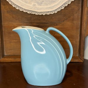 Vintage Hall Pottery “Nora” Refrigerator Pitcher – Sky Blue Ceramic Water Jug – Mid-Century Kitchenware – Farmhouse Fridge Pitcher