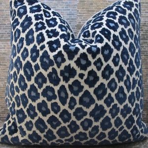 3BModLiving Designer Pillow Cover, Leopard Raised Velvet, Blue