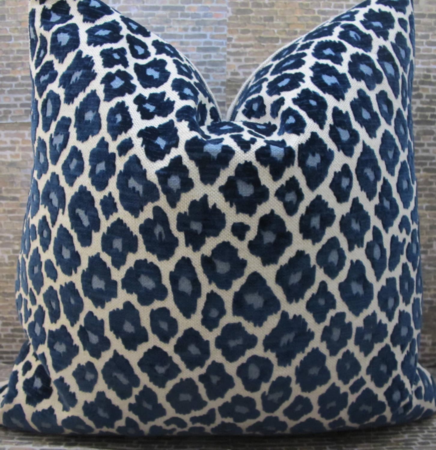 3BModLiving Designer Pillow Cover, Leopard Raised Velvet, Blue