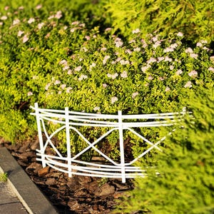 Decorative Fence For The Yard, Flower Beds, Garden, Bushes and Territory Zoning. 1/4 circle WHITE