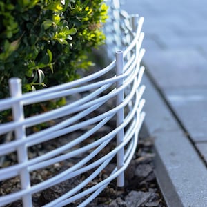 Decorative Fence For The Yard, Flower Beds, Garden, Bushes and Territory Zoning. 1/4 circle WHITE